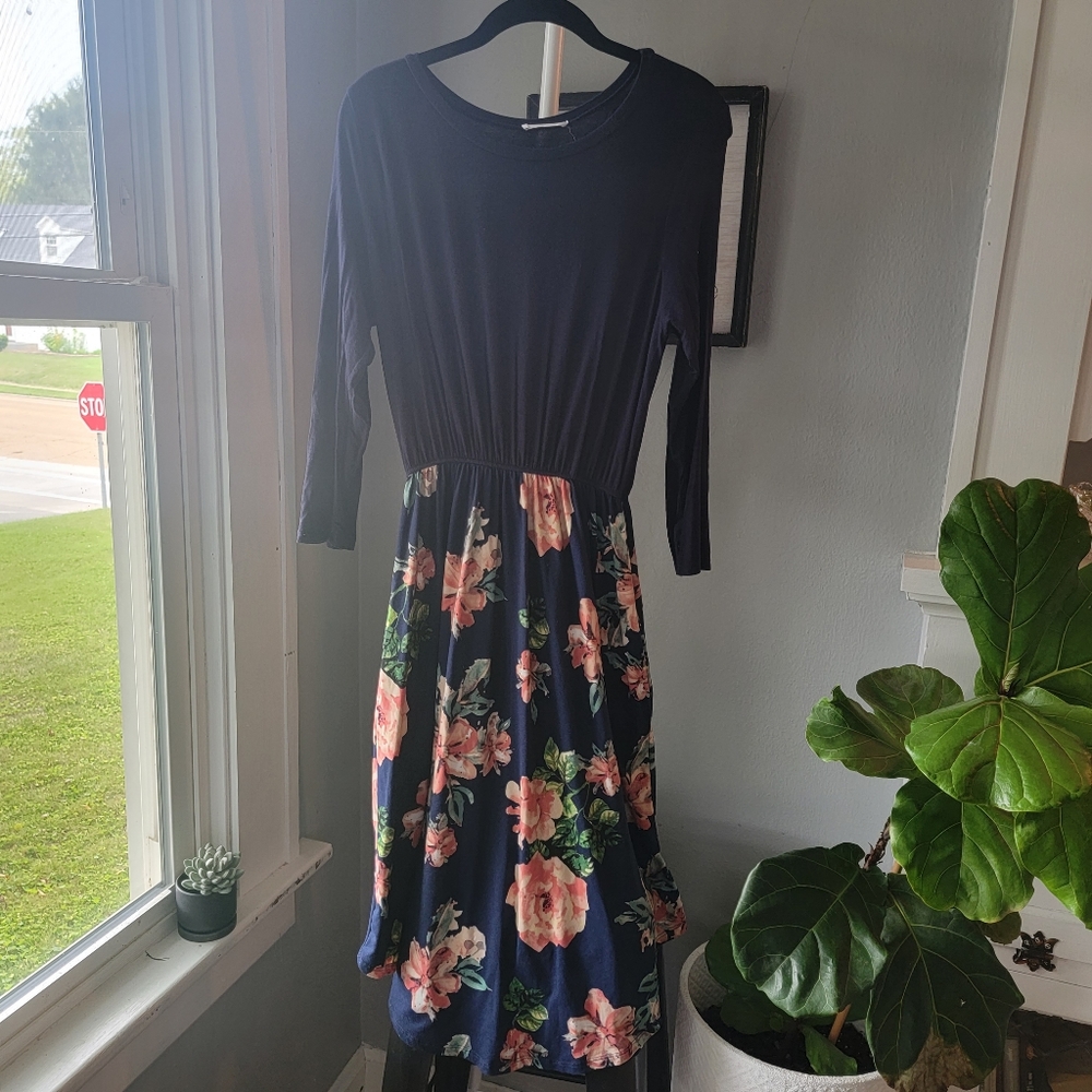 Navy and floral stretch midi dress size Large